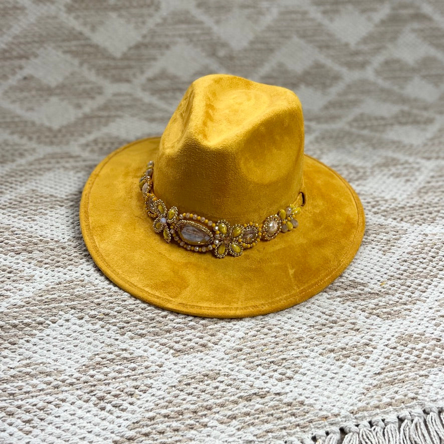 Mónica Hat