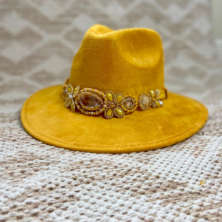 Mónica Hat