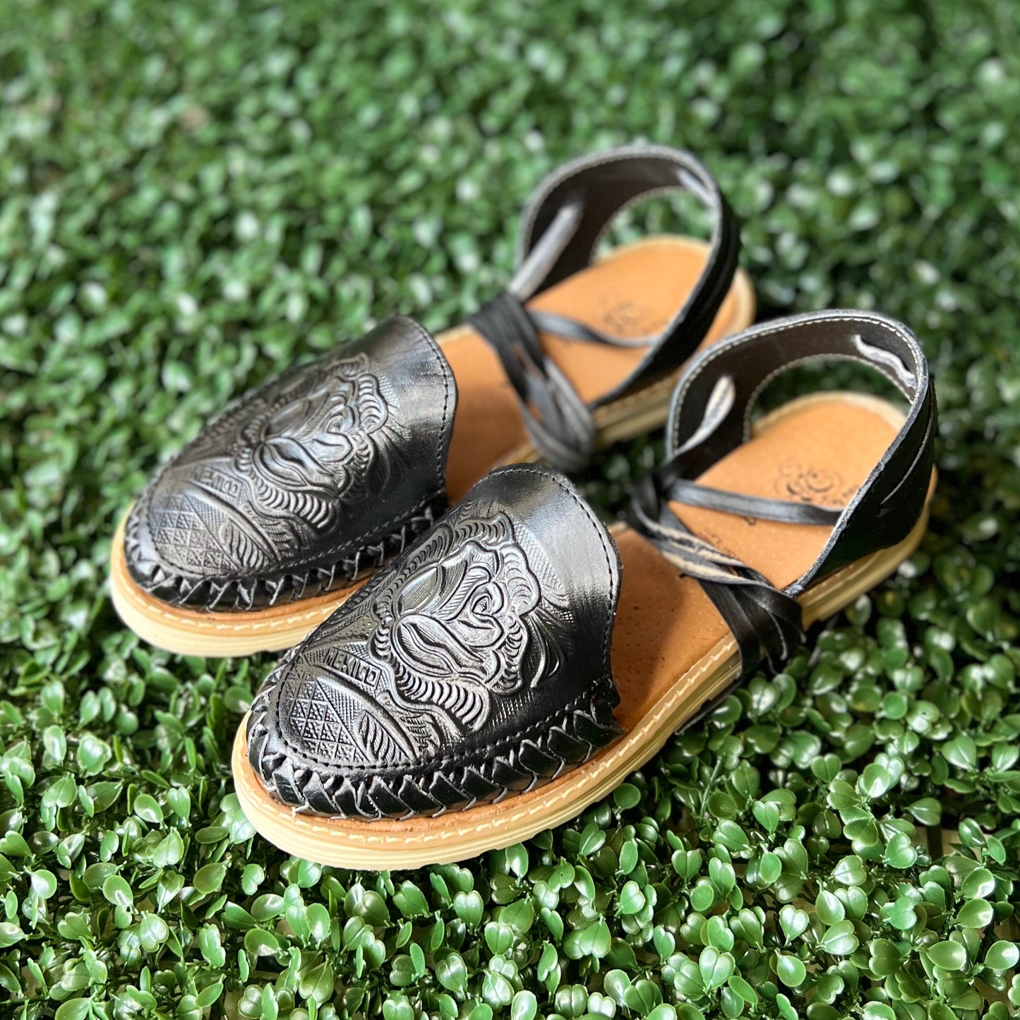 MIA HUARACHE