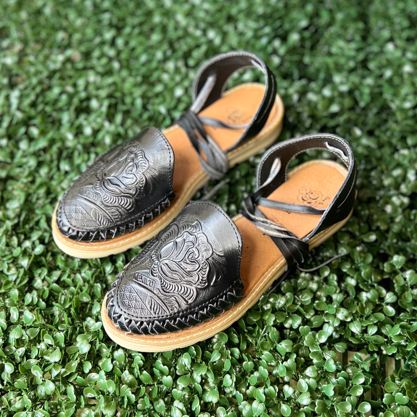 MIA HUARACHE