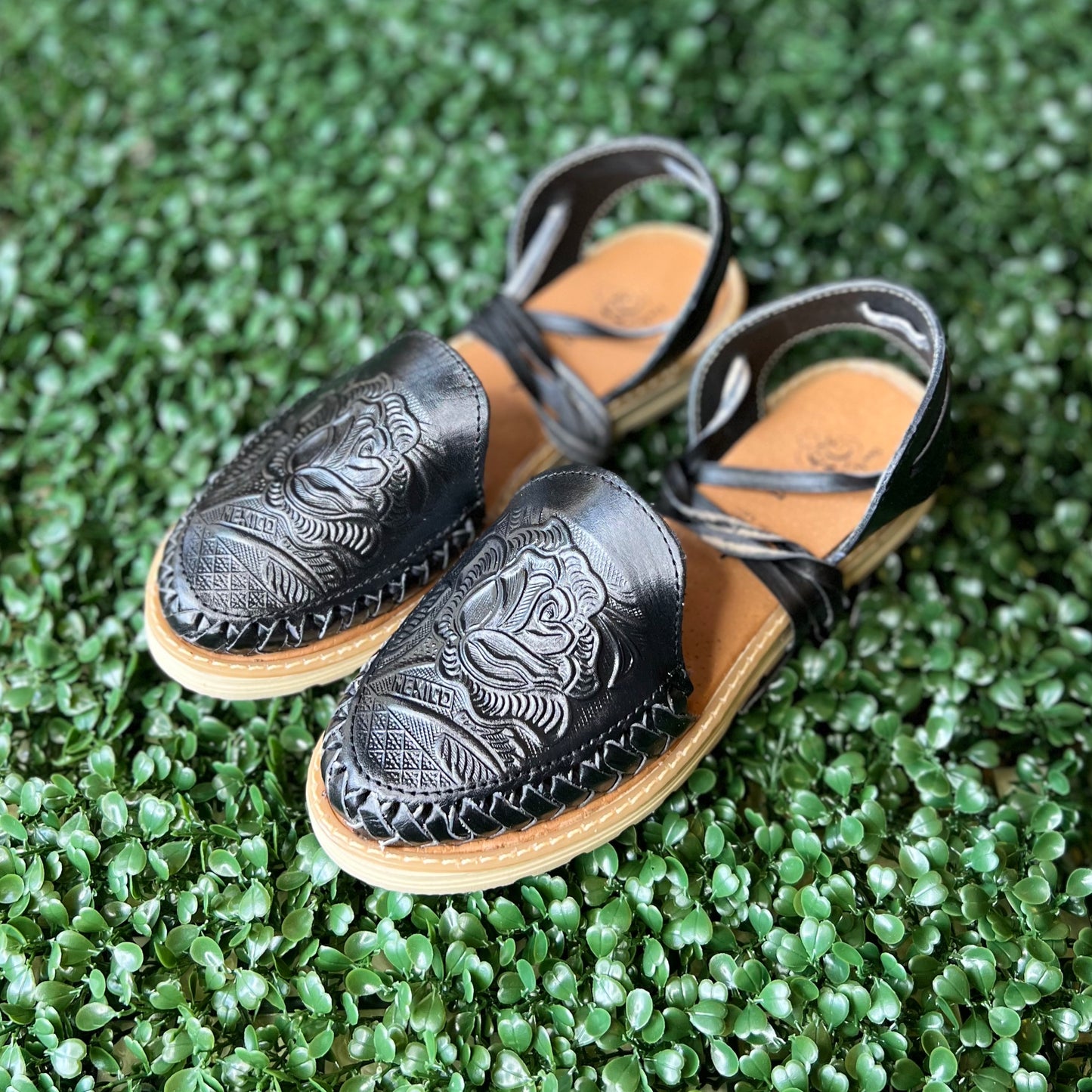 MIA HUARACHE