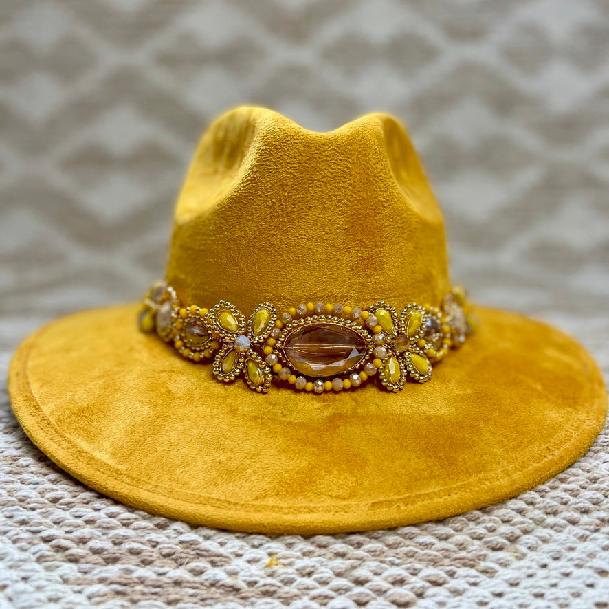 Mónica Hat