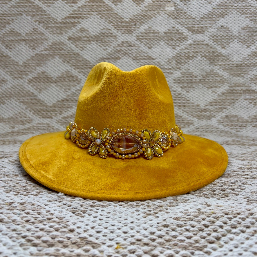 Mónica Hat