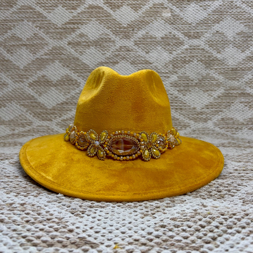 Mónica Hat