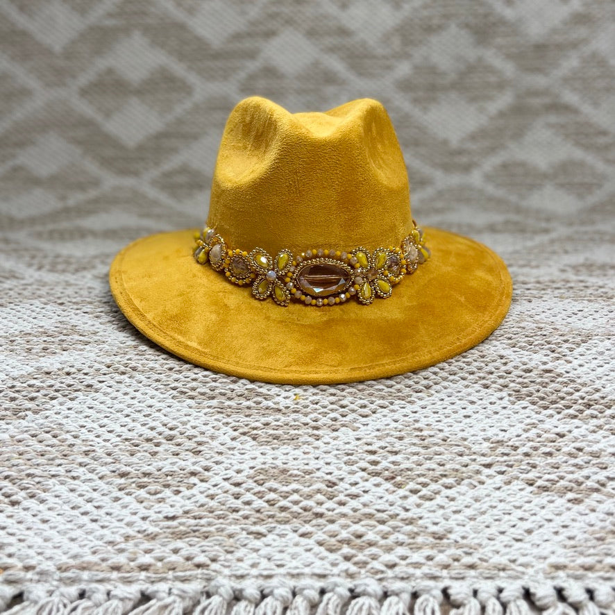 Mónica Hat