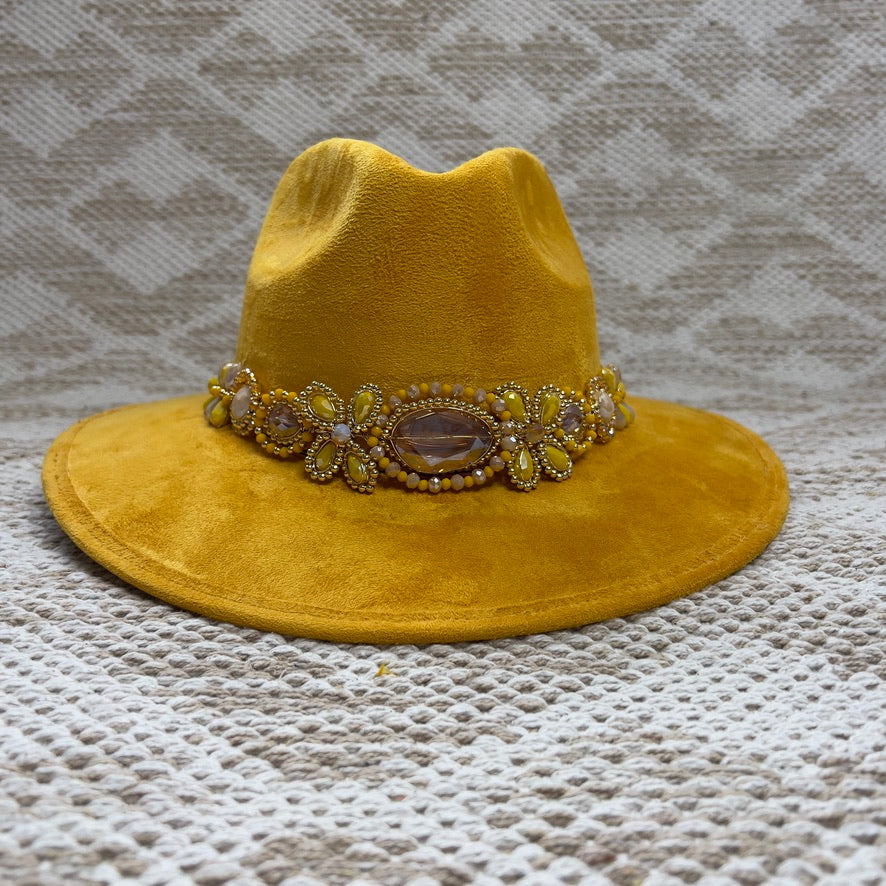 Mónica Hat