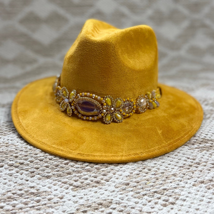 Mónica Hat