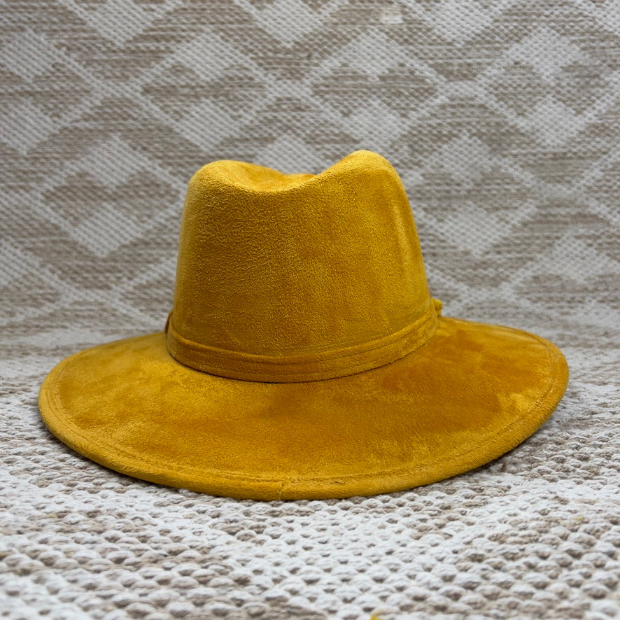 Mónica Hat