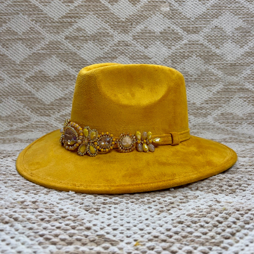 Mónica Hat