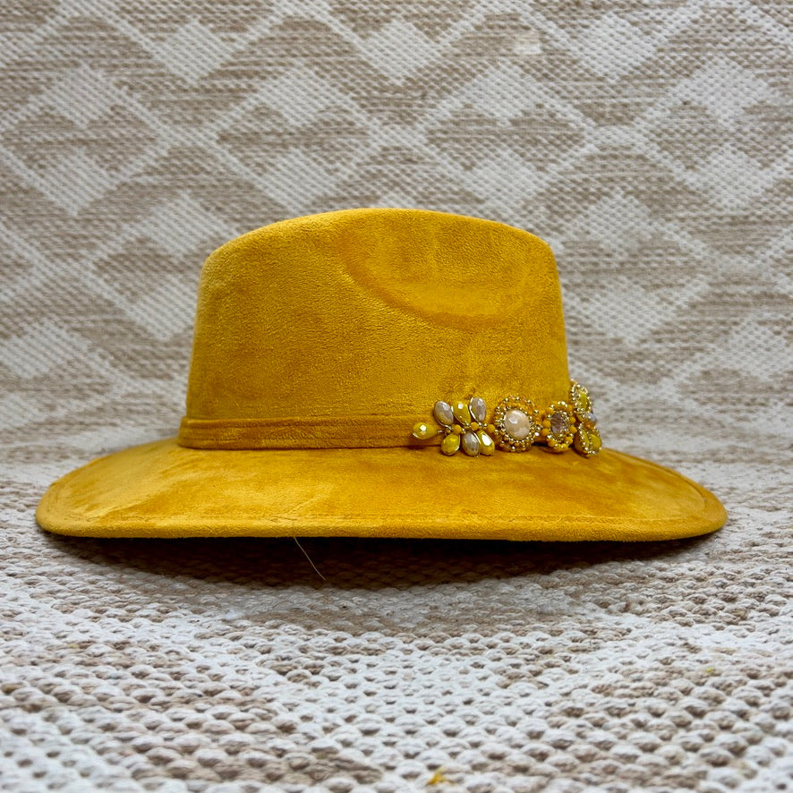 Mónica Hat