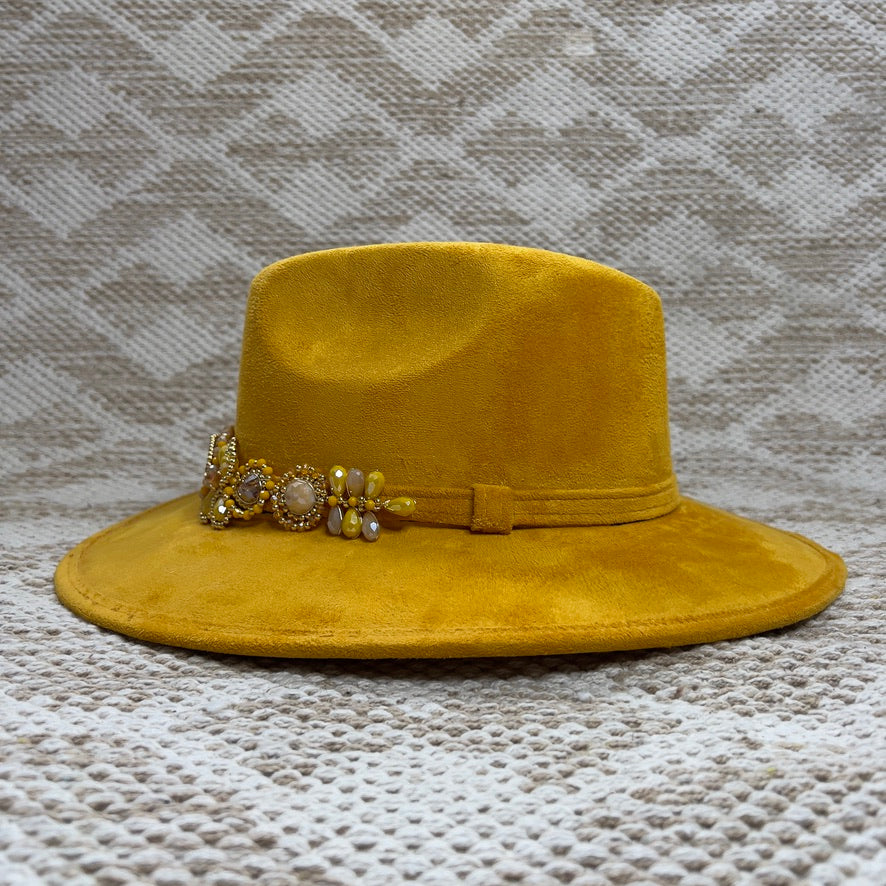 Mónica Hat