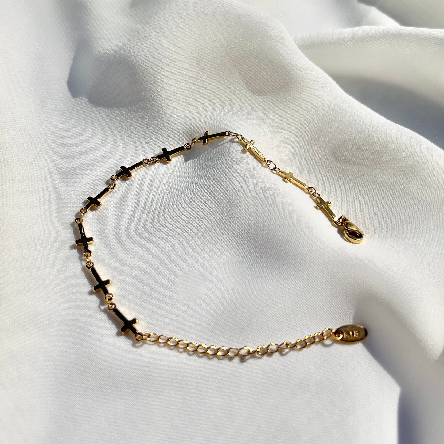 Dainty Cruz Bracelet