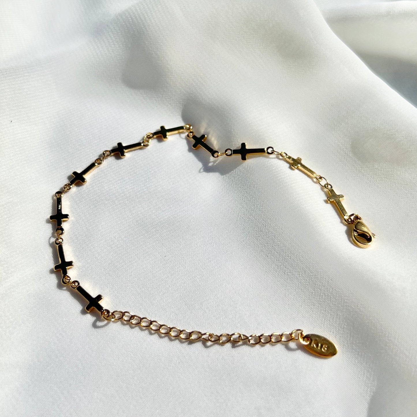 Dainty Cruz Bracelet