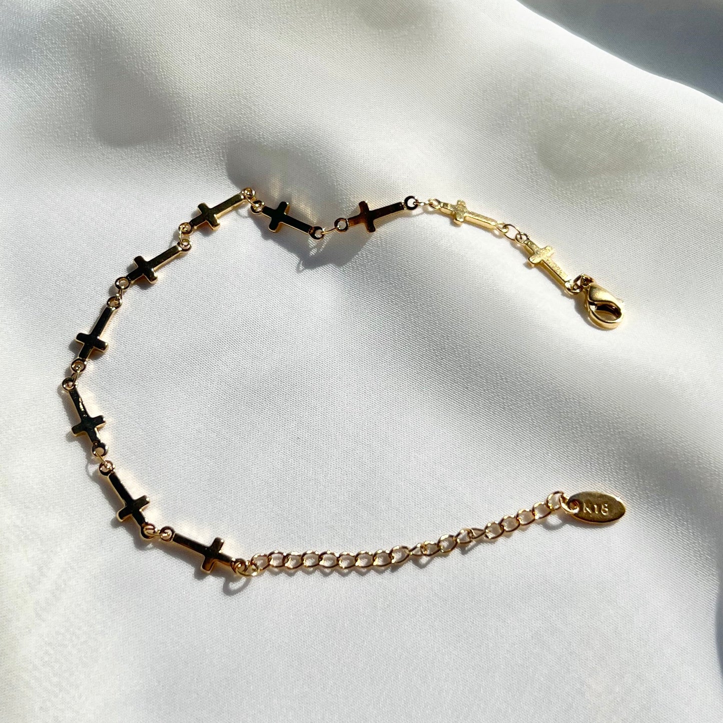 Dainty Cruz Bracelet