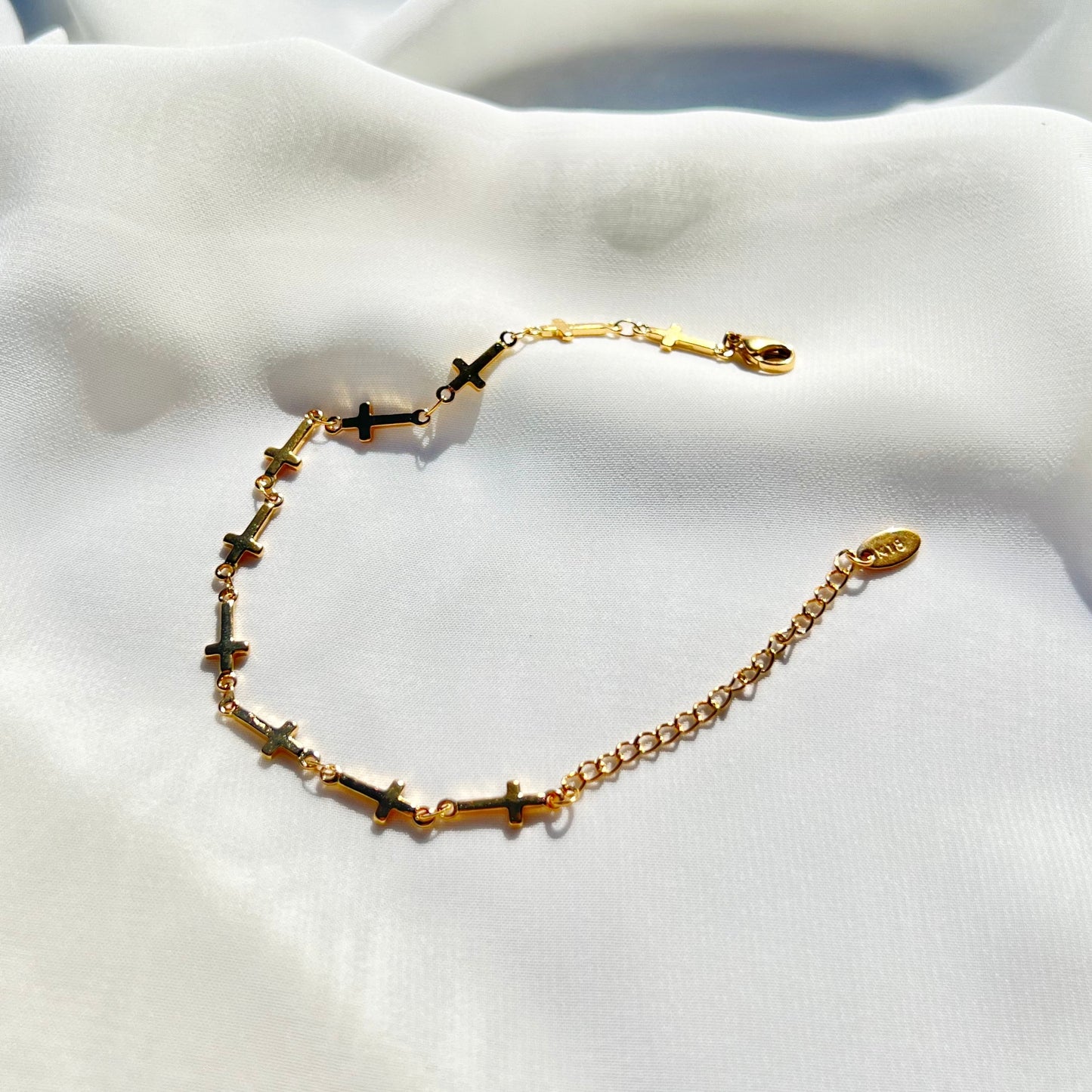 Dainty Cruz Bracelet