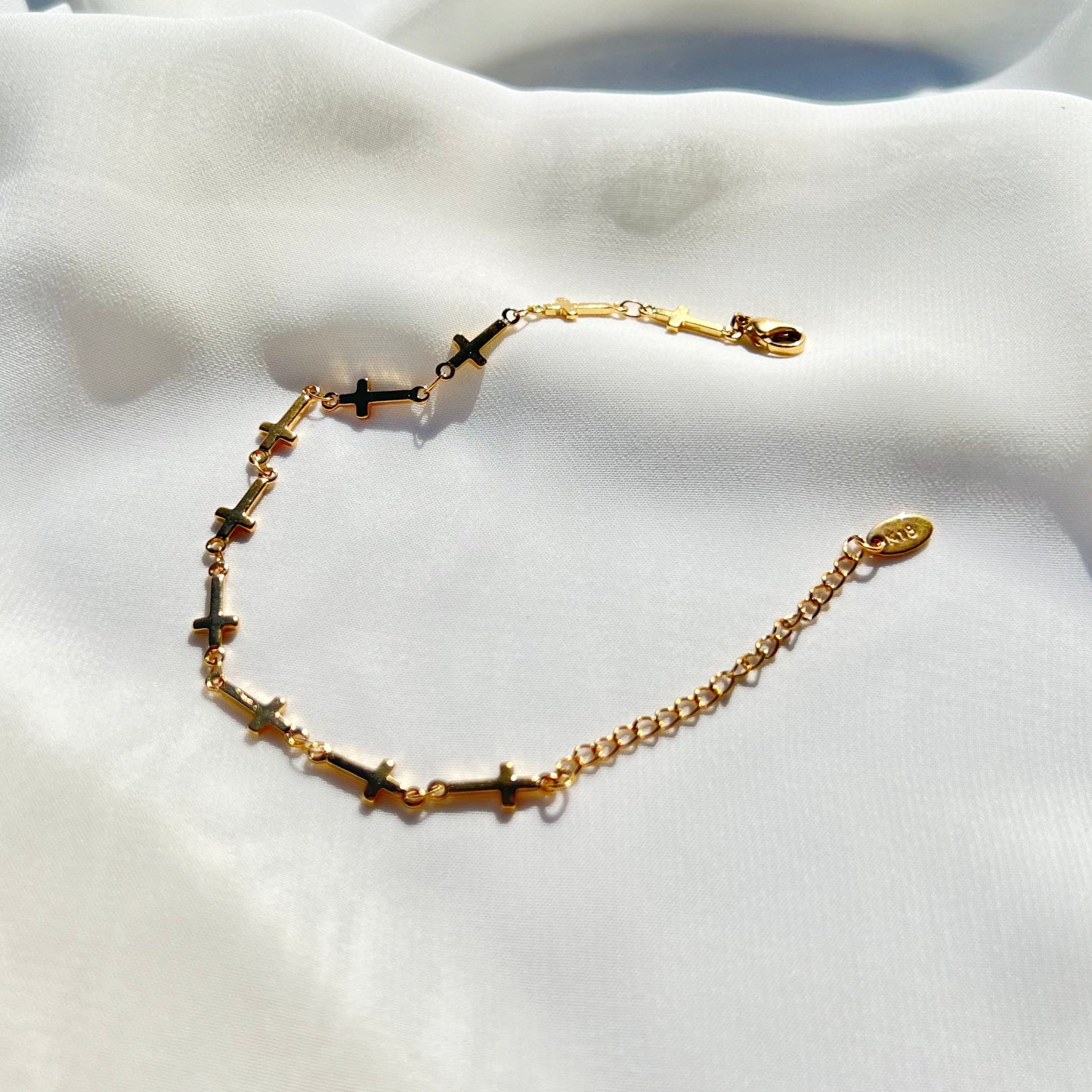 Dainty Cruz Bracelet