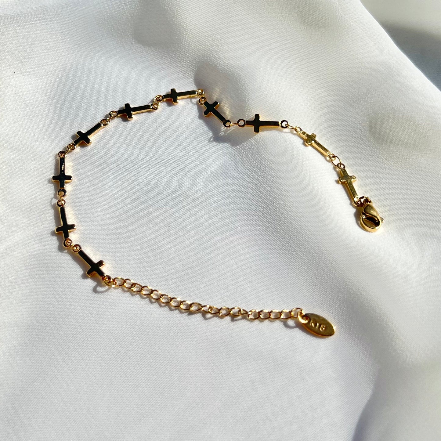 Dainty Cruz Bracelet