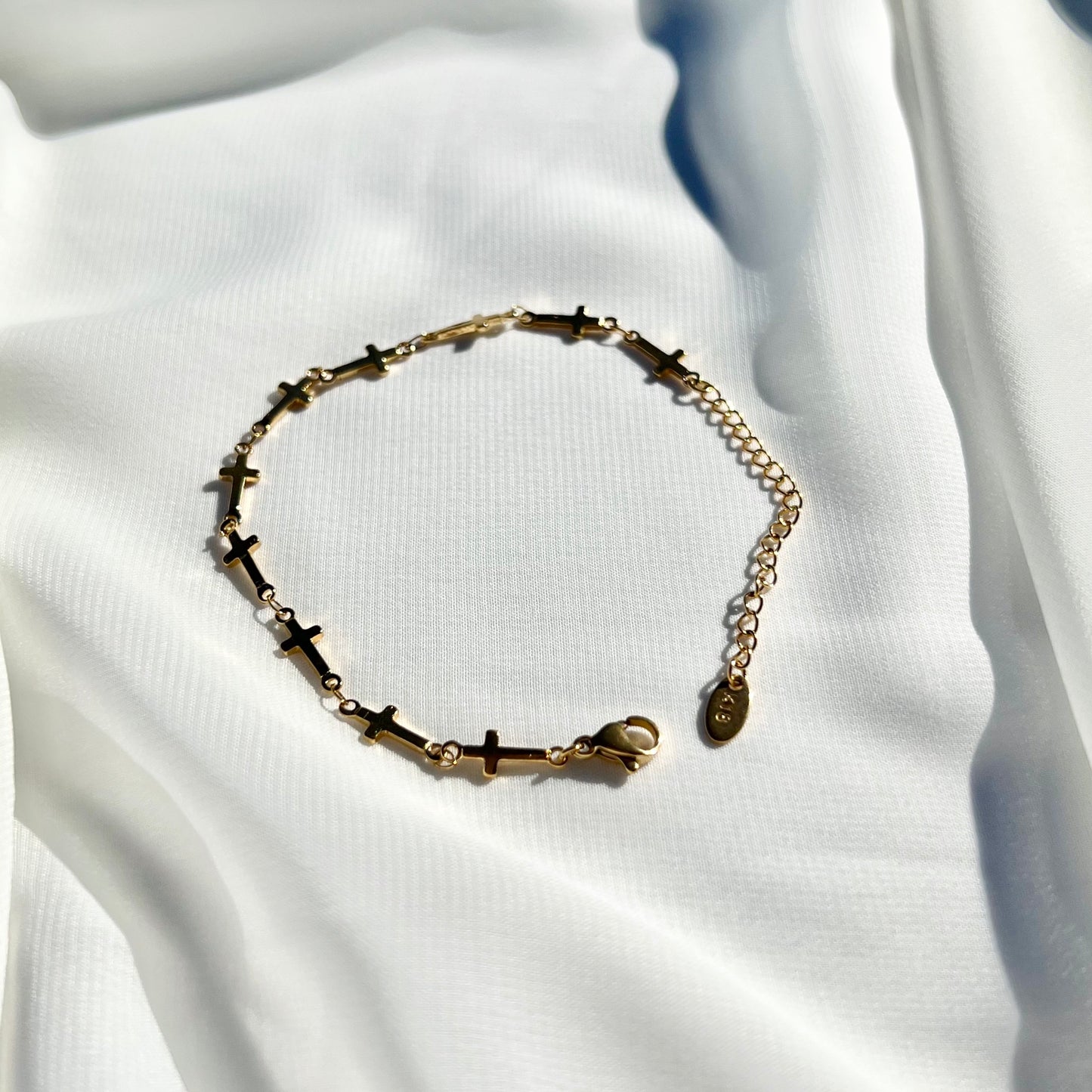 Dainty Cruz Bracelet