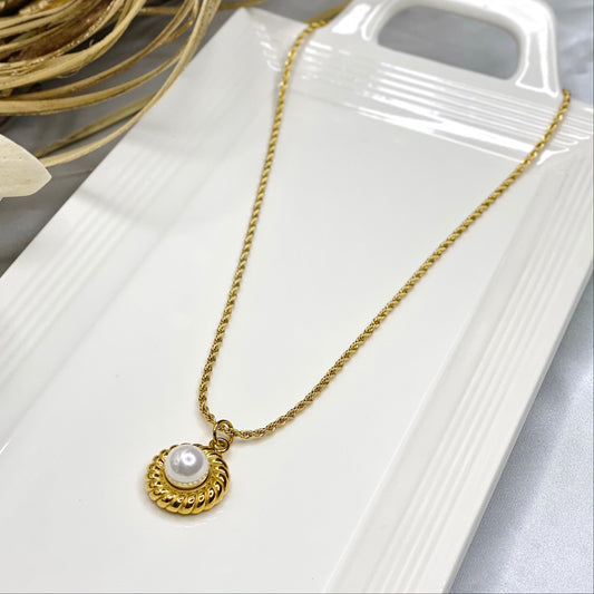Twisted Croissant Round Pearl Pendant Necklace
