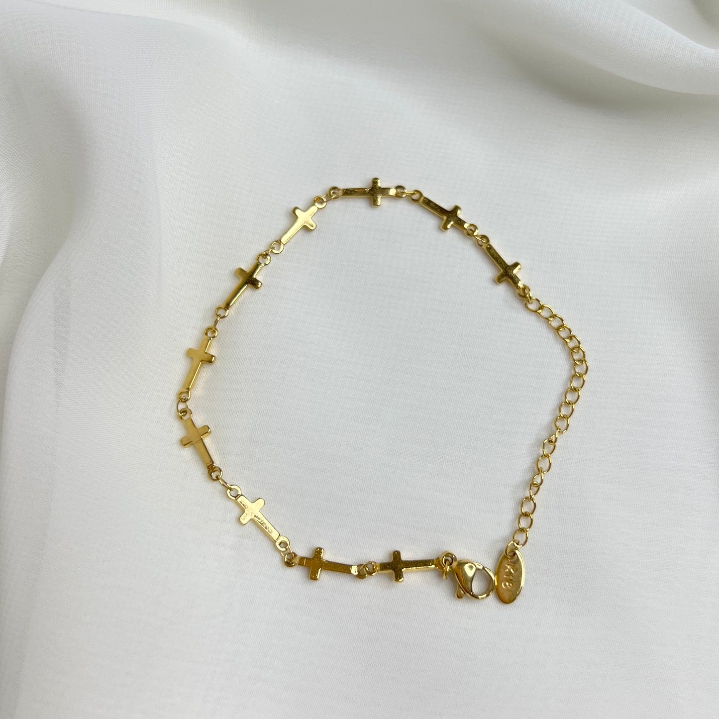 Dainty Cruz Bracelet